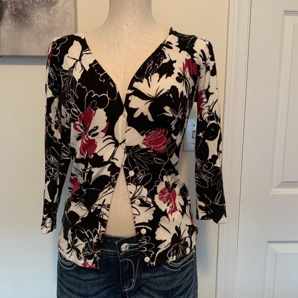Pretty floral stretchy cardigan